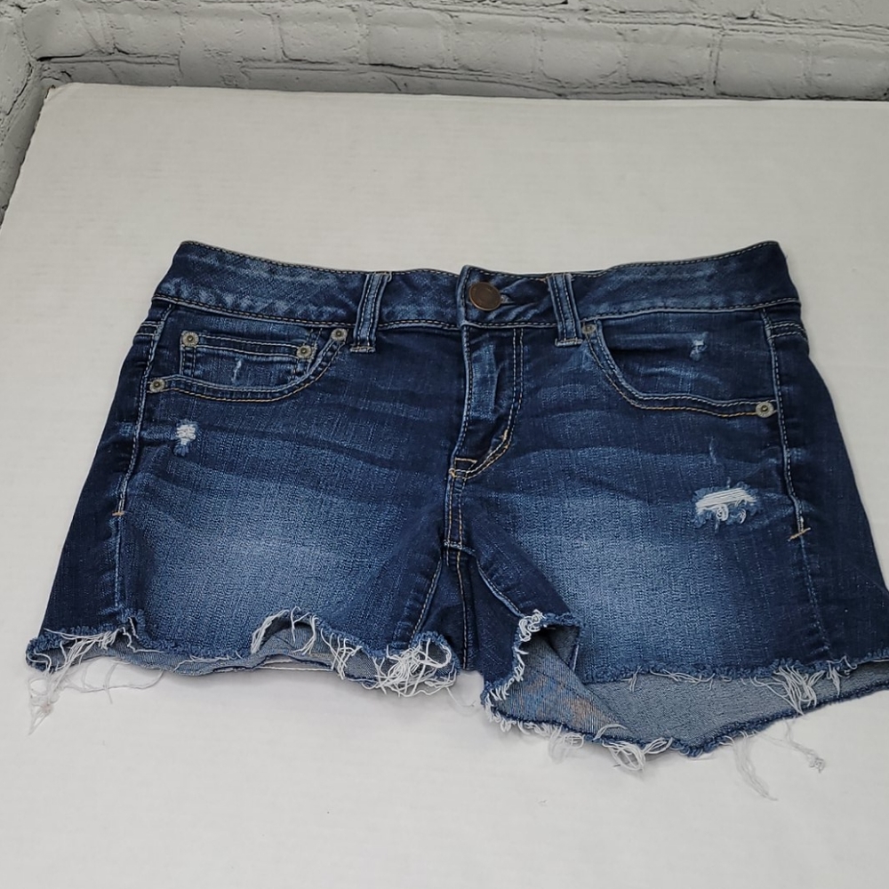 American eagle distressed raw hem shorts